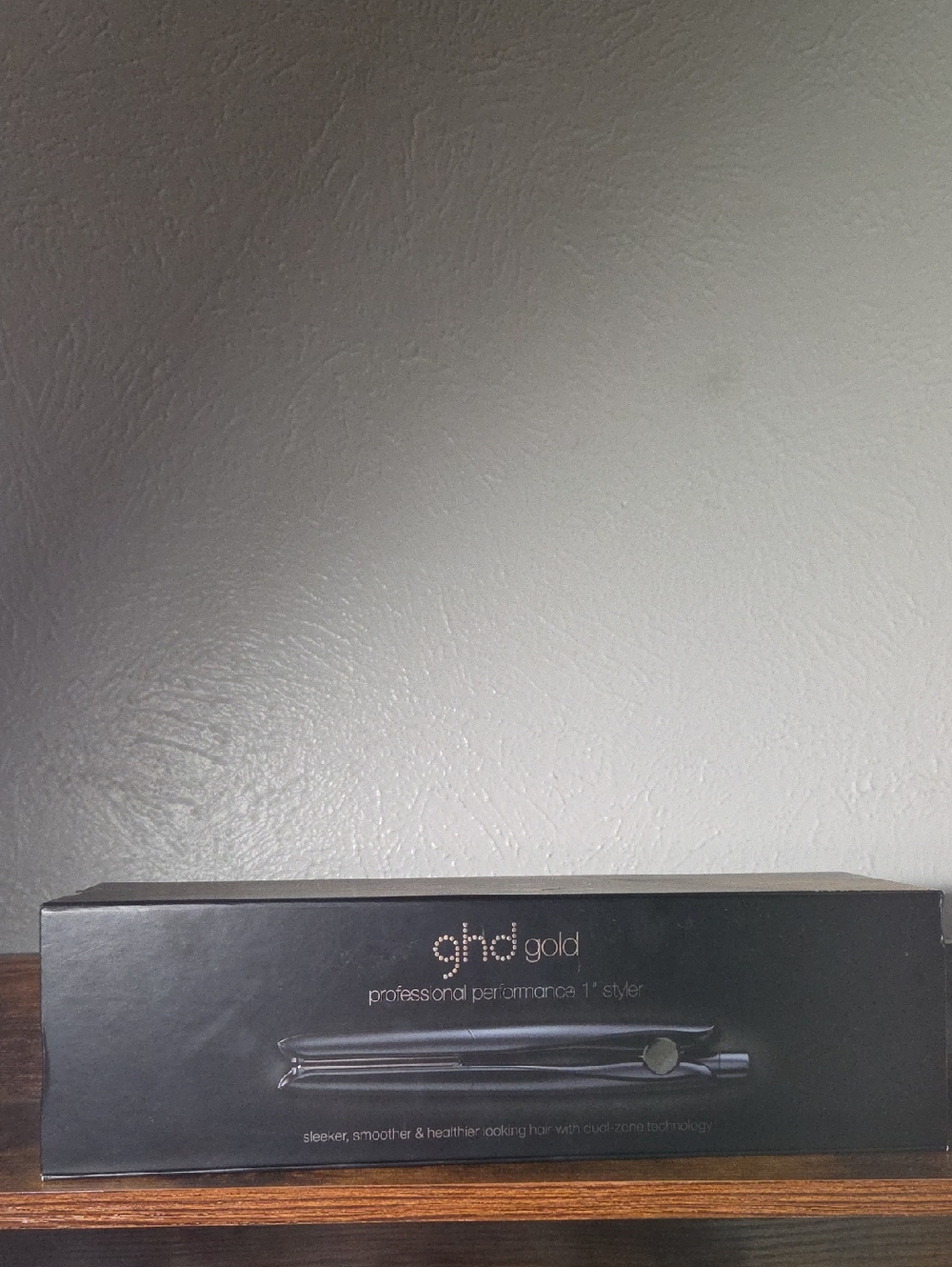 ghd gold Flat Iron Styler in Black with Gold Accents
